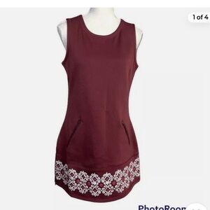 Athleta size medium tunic. Hot when your not fleece lined tunic. Burgundy.
